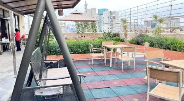 Central Hotel (Lianjiang No.3 Middle School)