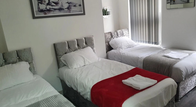 Deluxe Three bed Suite in Liverpool City Center, Забронировать Отель Ливерпуль Мерсисайд, рядом с Harold Cohen Library
