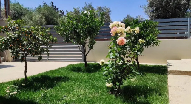 The Bright House a two-storey maisonette in Loutraki, Rezervovat Vila Loutraki 