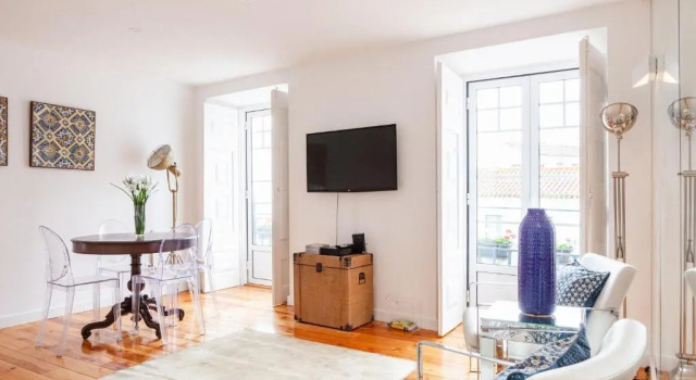 Alfama Delight Panoramic River and Historic City Views 3 Bedrooms and 2 Bathrooms AC 18th Century Building