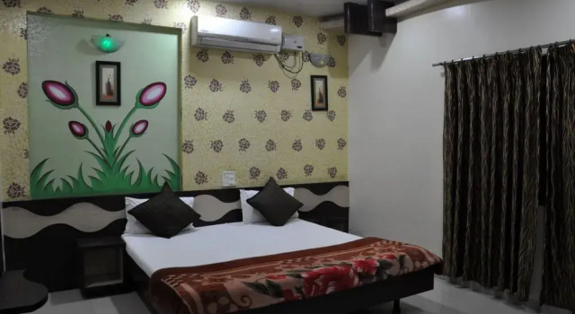 Hotel Tirupati, Забронировать Отель Отели штата Махараштры с завтраком, Завтраки