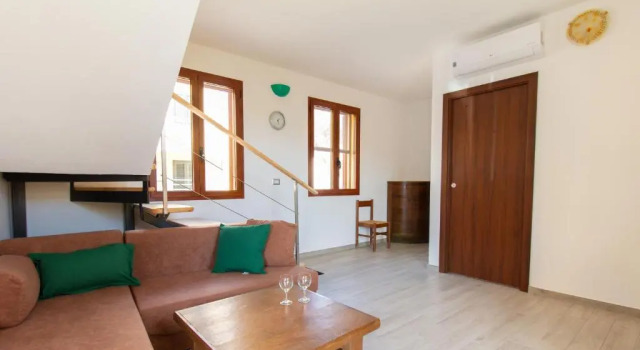 Welcomely - Yellow House, Забронировать Отель Отели Полуострова Синис с парковкой, Парковка