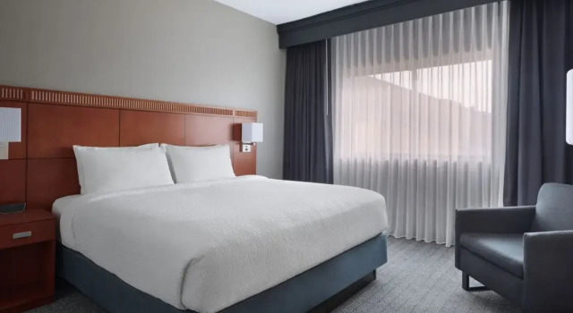Двухместный люкс c 1 комнатой Courtyard by Marriott New Carrollton Landover