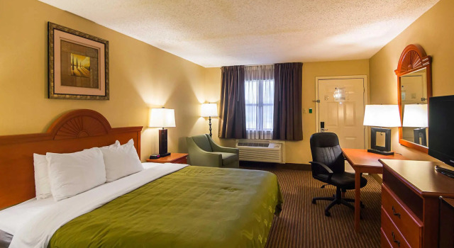 Двухместный номер Standard Quality Inn & Suites Garland - East Dallas