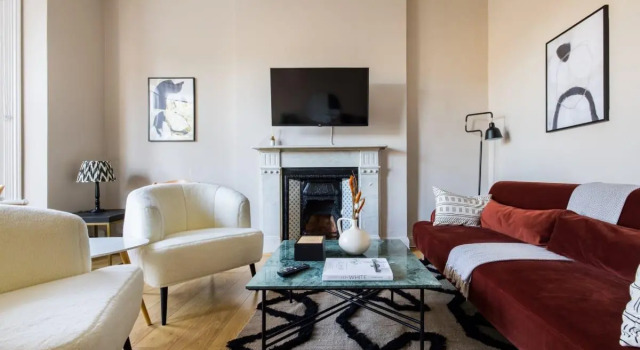 The Ealing Escape - Elegant 2BDR Flat With Parking, Varaa Huoneisto Asunnot kohteessa Merseyside, Huoneisto