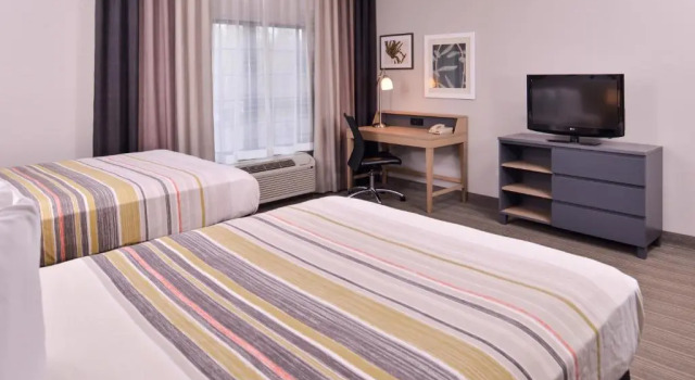 Четырёхместный номер Standard Country Inn & Suites by Radisson Raleigh-Durham Airport NC