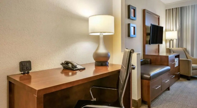 Люкс Comfort Suites Miami - Kendall