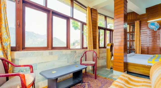 OYO 13693 Home Royal Wood 3BHK Mall Road, Rezervovat Hotel Mussoorie Uttarakhand
