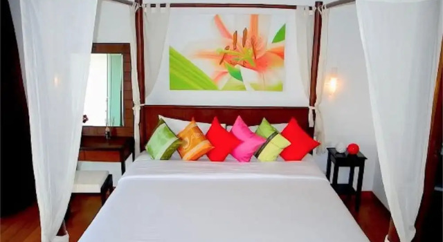 Sunrise 3 bedrooms Modern Apartment In Nai Harn, Забронировать Апартаменты/квартира Отели Южного Таиланда с парковкой, Парковка