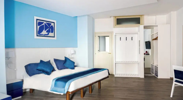 Семейный номер Standard с 2 комнатами с балконом и с видом на сад Hotel Cristina