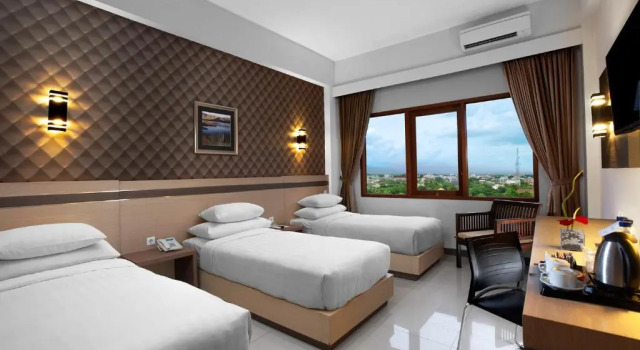 Трёхместный номер Deluxe Lombok Raya Hotel