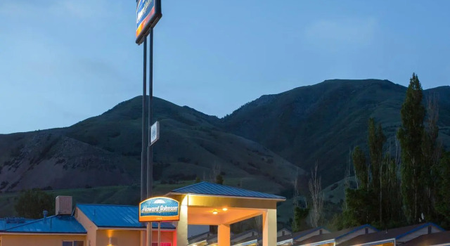 Двухместный номер Standard Howard Johnson by Wyndham Brigham City
