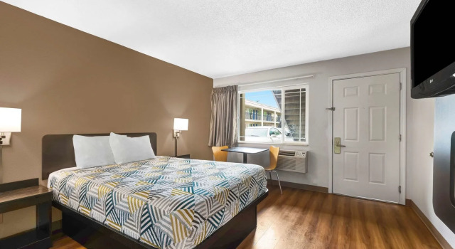 Motel 6 Portland, OR - Downtown, Забронировать Мотель Отели Портленда с парковкой, рядом с Дом-музей семьи Бишоп, Парковка