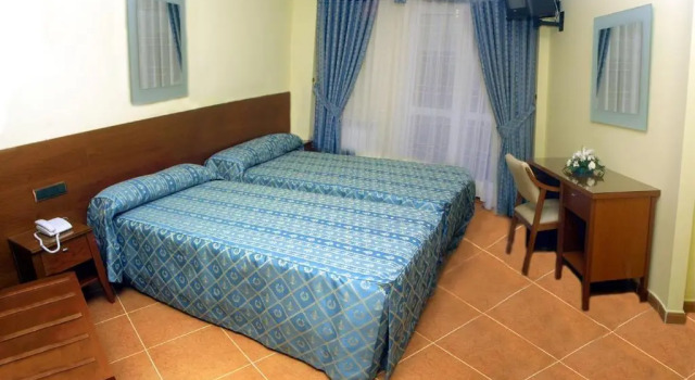 Hostal Castilla, Забронировать Отель Сан-Кристобаль-де-Энтревиньяс Кастилия и Леон