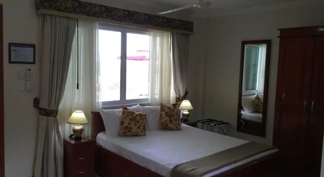 Ocean Breeze Resort, Buchen Sie Resort Toledo Stadt 