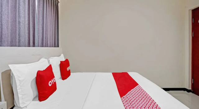 Habitación doble De lujo OYO Flagship  90789 Genteng Residence
