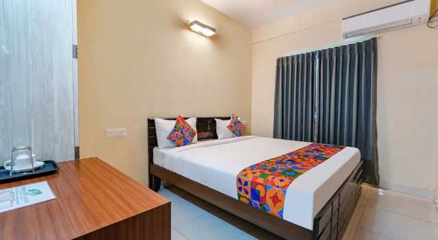 Номер Deluxe FabHotel Crystal Suites - Marathahalli