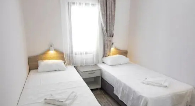 Полулюкс с видом на бассейн Diplomat Suites
