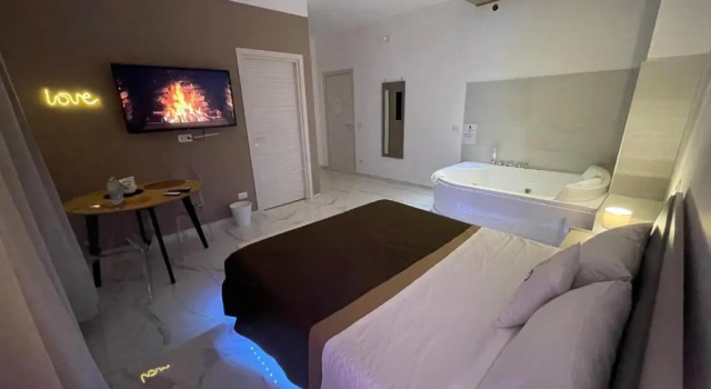 Infinity Suite, Buchen Sie Hotel Acerra Kampanien