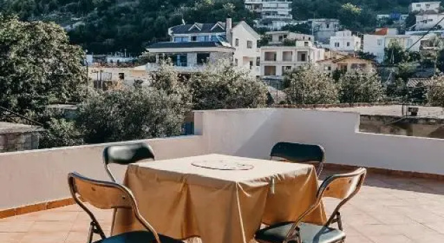 Апартаменты с 2 комнатами с балконом и с красивым видом из окна Mehmeti Guest House