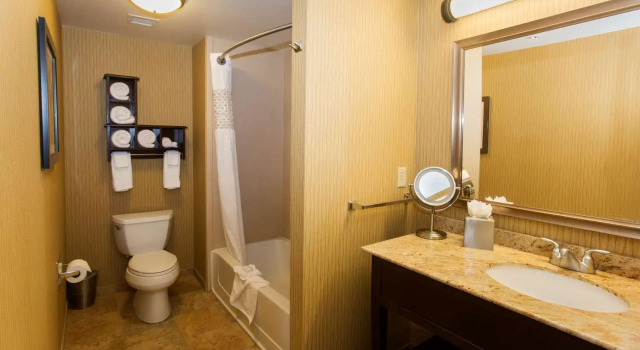 Люкс Hampton Inn Marquette-Waterfront