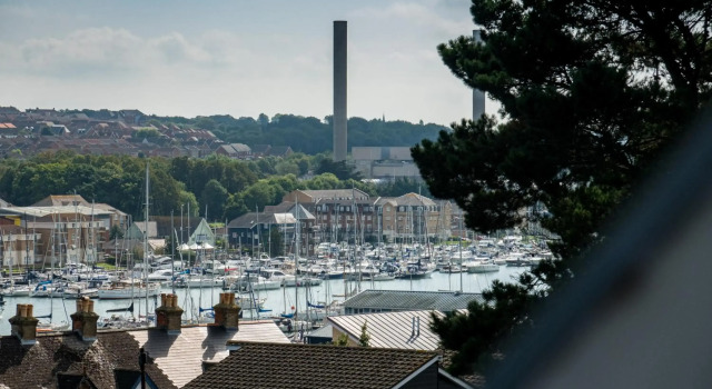 Trent Tops 3-bed penthouse apartment in West Cowes, Varaa Huoneisto Asunnot kohteessa Merseyside, Huoneisto