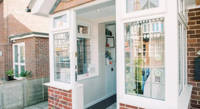 4 Lyndhurst Rd