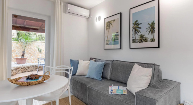 Apartment in Slatine Near the Sea Beach