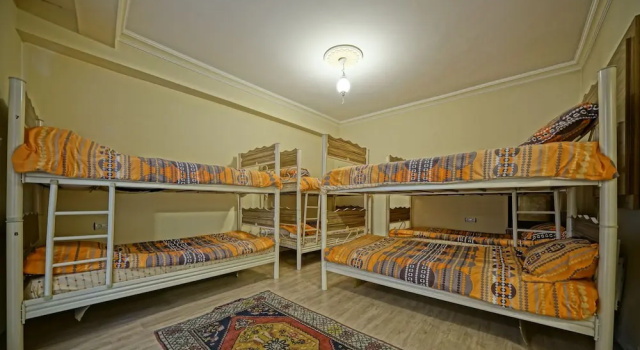 Кровать в общем номере (женский номер) с балконом Glory Art Stone House