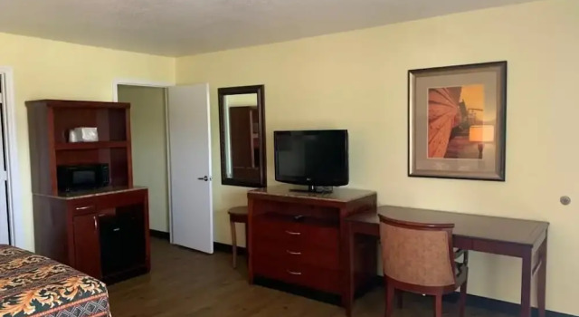 Четырёхместный номер Deluxe Inn On The Green Florida