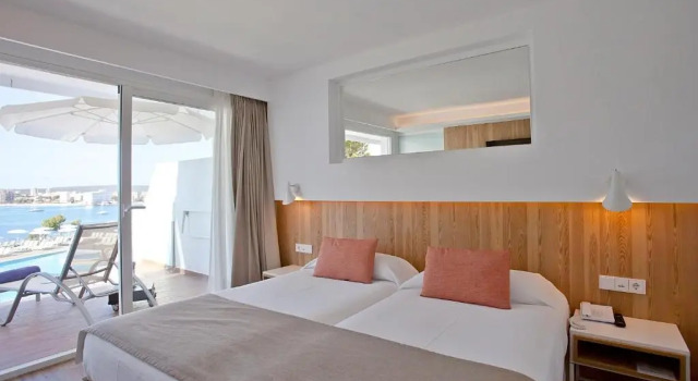 Апартаменты Deluxe с видом на море Aparthotel Ponent Mar