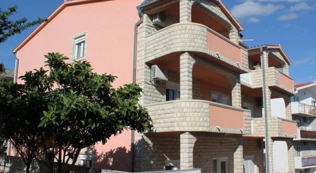 Apartments Mia, Rezerwuj Apartament Hotele w Strožanac z parkingiem, Parking
