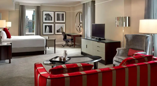 Номер Premier The Omni King Edward Hotel