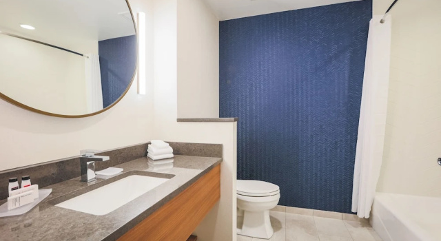 Люкс Fairfield Inn & Suites Marquette