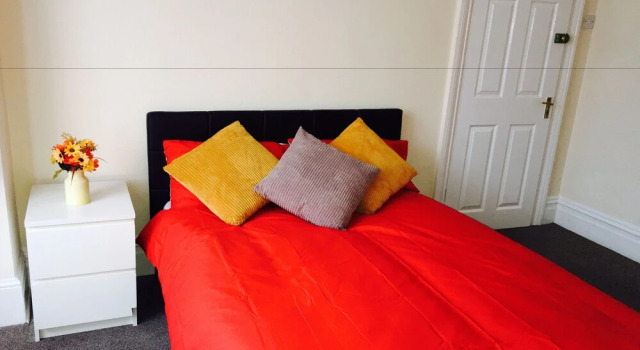 Russell House, Rezervați Hotel Hoteluri de 3 stele în Merseyside, 3*