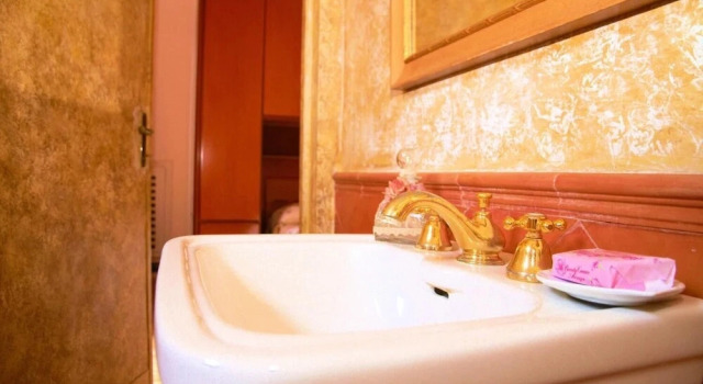 Rent in Rome - Torino House, Забронировать Отель Рим Лацио, рядом с Piazza della Madonna dei Monti