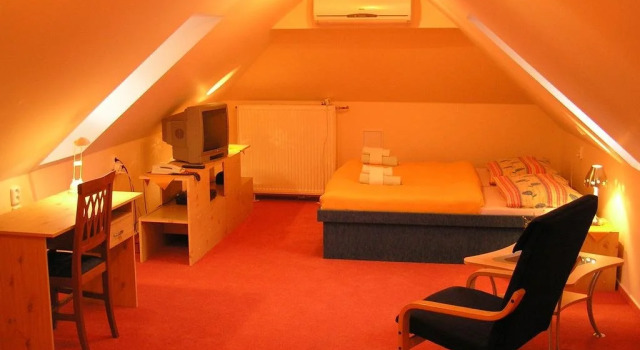 Hotel McLimon, Забронировать Отель Нови-Йичин Wallachia