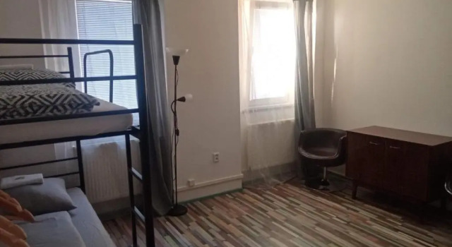 Кровать в общем номере Schrott Bed&Beer