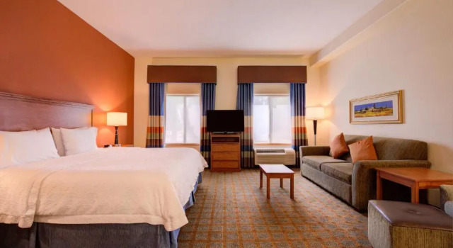Двухместный люкс Hampton Inn & Suites Ontario
