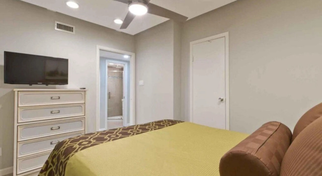 Aquarius Condominium 706