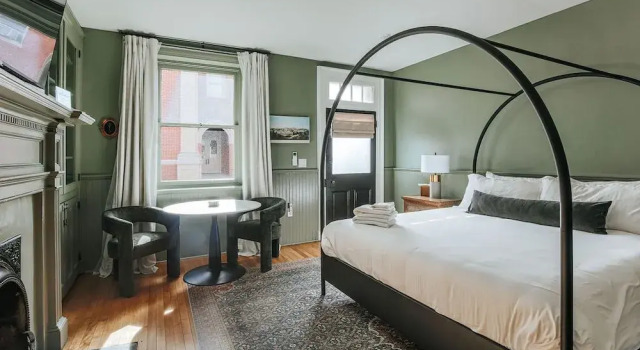 Deluxe Suite Barristers Row