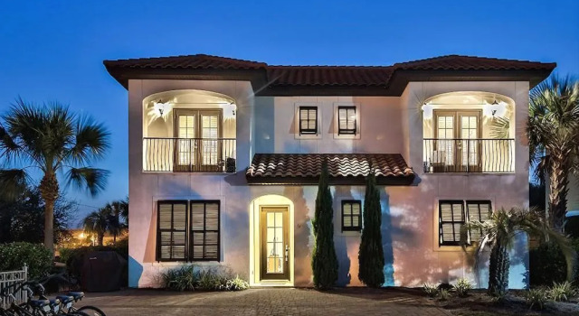 Beyond the Sea 5 Bedroom Holiday Home by Five Star Properties, Varaa Lomakoti Miramar Beach Emerald Coast