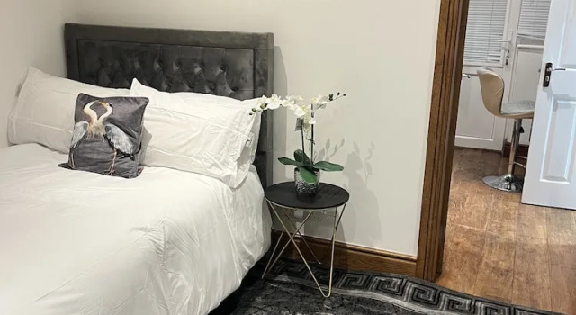 Люкс Deluxe TJ Homes - Double room with Single Bed - 3 Min to Tube station - London