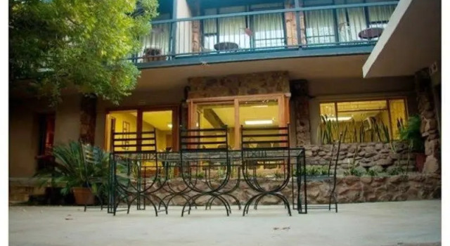 Mountain Manor Guest House & Day Spa, Забронировать Гостевой дом Lombardy Estate городской район Претория