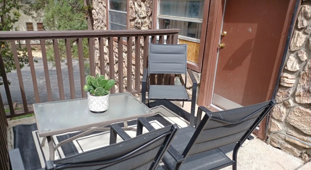 Кровать в общем номере с 6 комнатами Huge Ruidoso W/ Game Room, Pool, 2 Balconies, 2 Kitchens - Sleeps 17! 6 Bedroom Condo by RedAwning