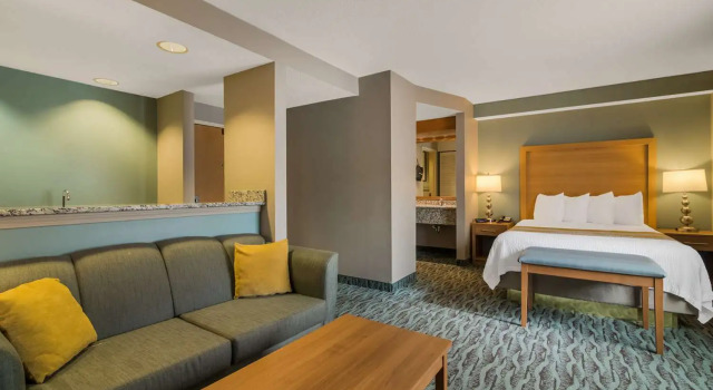 Двухместный полулюкс Best Western PLUS Executive Court Inn & Conference Center