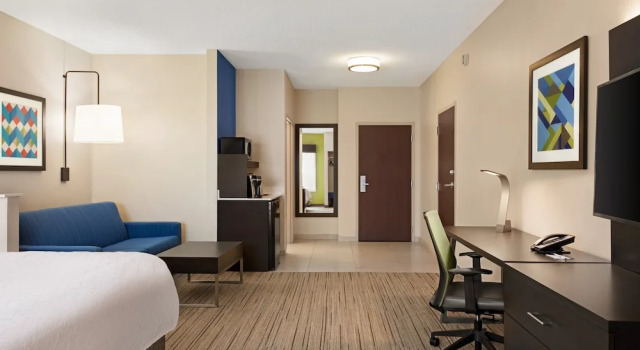 Люкс Holiday Inn Express Hotel & Suites McAlester by IHG