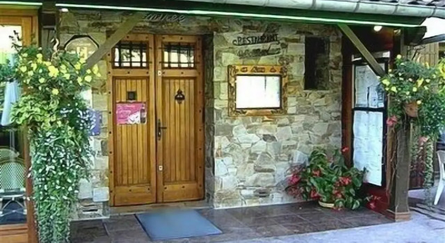 Hôtel Restaurant La Bombardière, Book Hotel Hoteller i Cuq-Toulza med parkering, Parkering