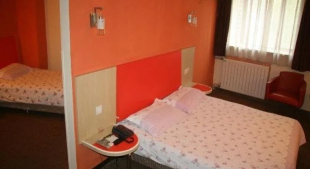 Motel 168 Zhenjiang North Road, Prenota Motel Hotel a Shandong con parcheggio, Parcheggio