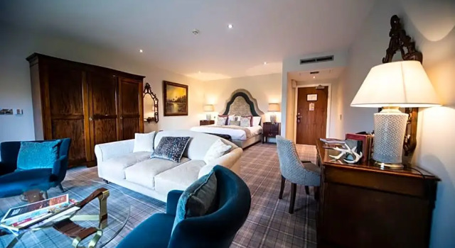 Номер Standard с видом на озеро Peak Edge Hotel